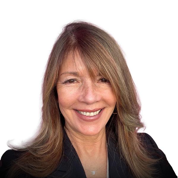 Eva Terrazas headshot – White background