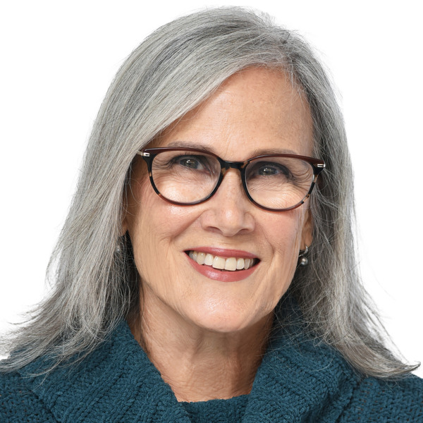 Lisa Alegria headshot, white background