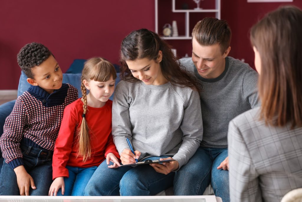 étude à domicile avec une famille de ressources en famille d'accueil