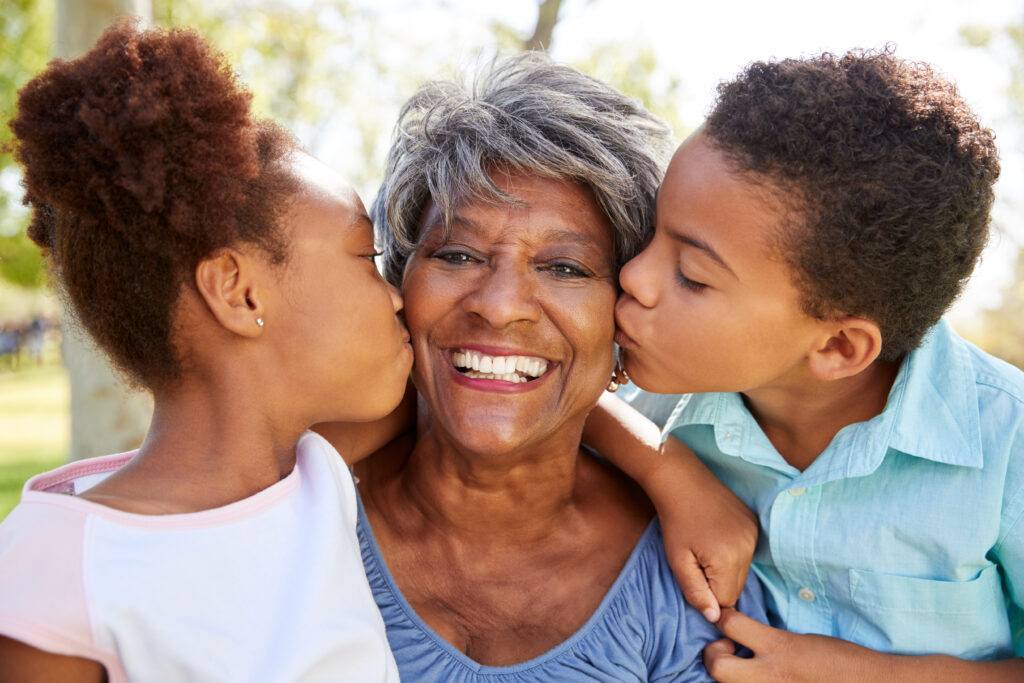 un parent professionnel Grace Towns avec des enfants en famille d'accueil