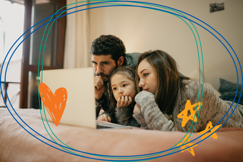 padre e hijos durante la cita de telesalud