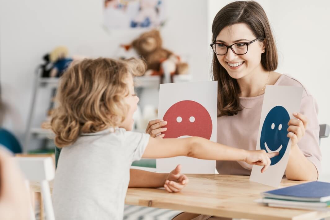 Children choosing emoji